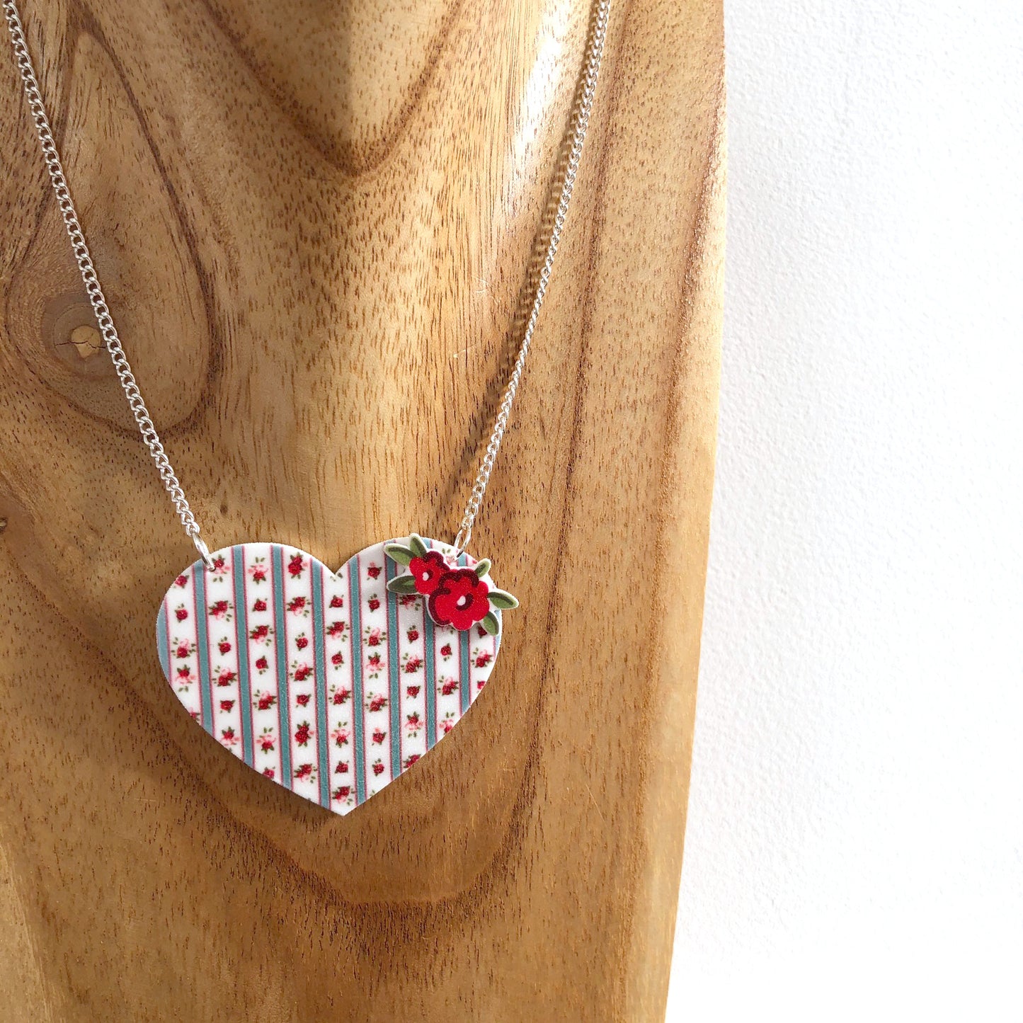 Heart pendant necklace - Roses floral necklace - Mother's Day gift