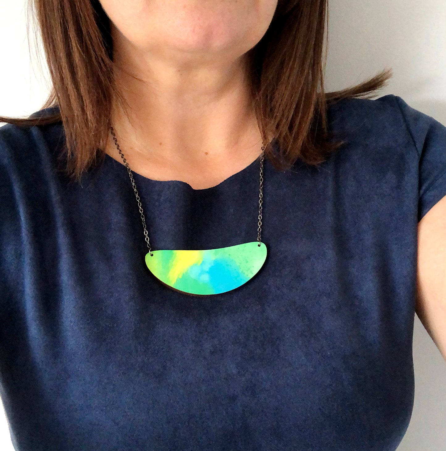 Green abstract design pendant bib necklace